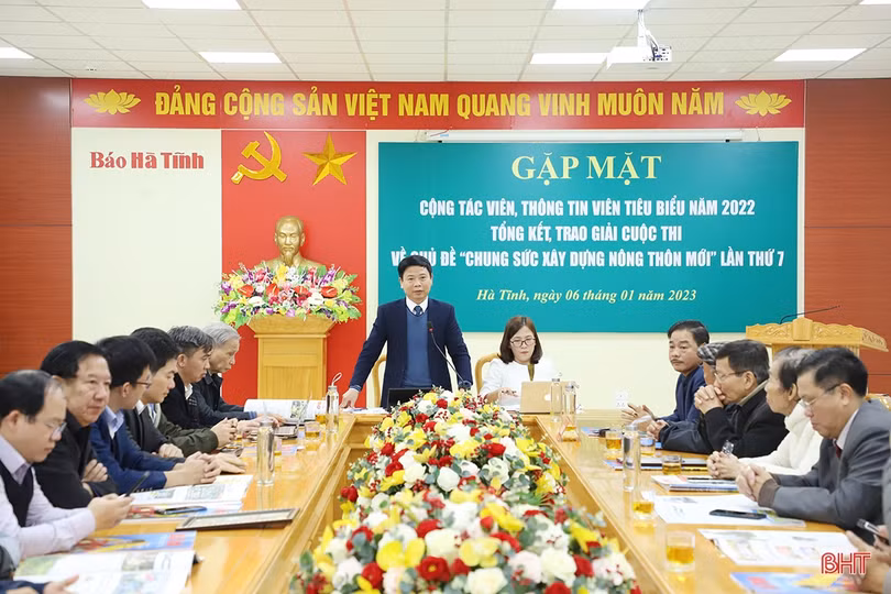 Báo Hà Tĩnh gặp mặt cộng tác viên tiêu biểu, trao giải Cuộc thi “Chung sức xây dựng nông thôn mới”