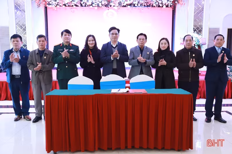 Phát huy truyền thống Bộ đội Cụ Hồ, gương mẫu đi đầu trong các phong trào thi đua