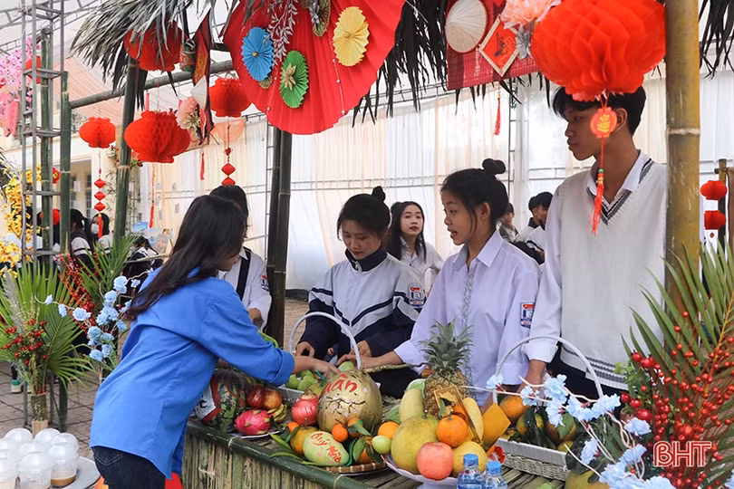 Các trường học ở Hà Tĩnh chăm lo tết cho học sinh nghèo
