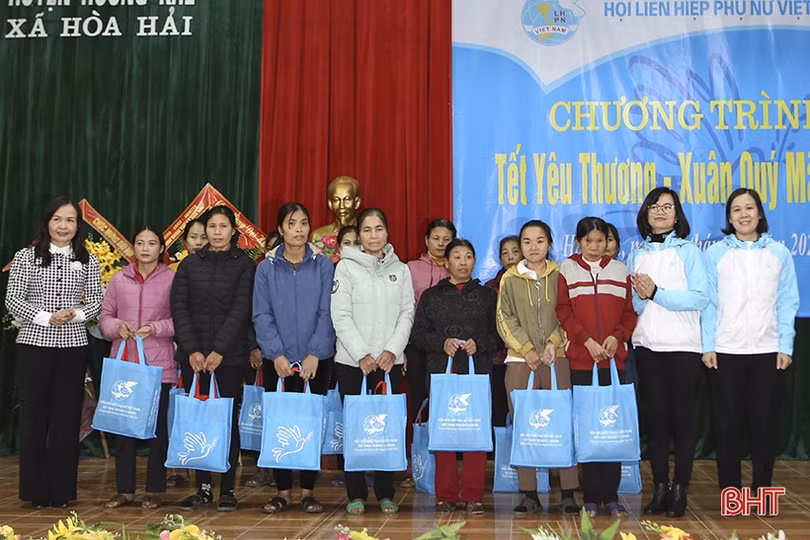 Mang Tết yêu thương” đến người dân và chiến sỹ biên phòng Hà Tĩnh