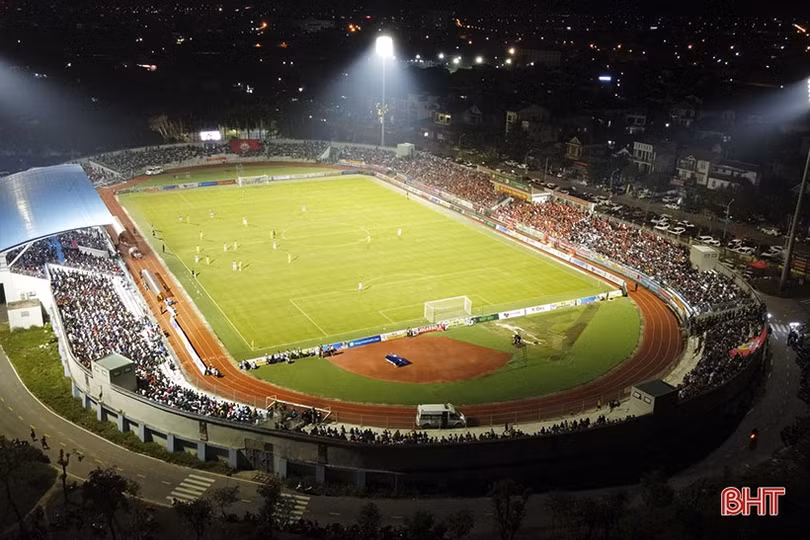 Sân vận động Hà Tĩnh - top mặt sân thi đấu tốt nhất V.League 1-2022