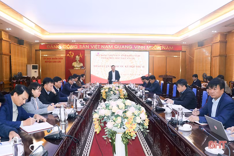Các tổ đại biểu HĐND tỉnh thảo luận các báo cáo, tờ trình, dự thảo nghị quyết trình Kỳ họp thứ 11