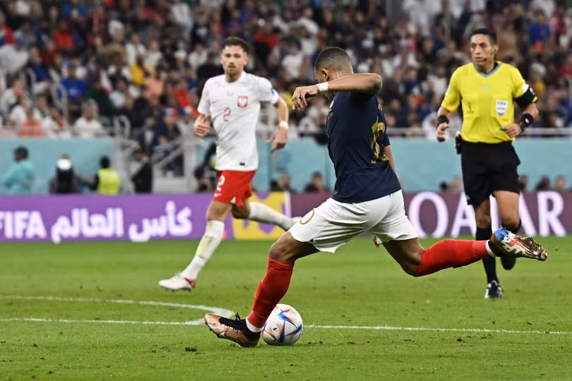 Mbappe lập cú đúp đưa Pháp vào tứ kết World Cup