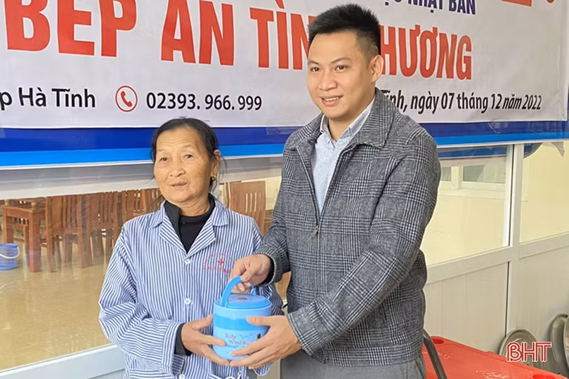 Trao gần 1.000 suất ăn cho bệnh nhân và người nhà tại BVĐK tỉnh Hà Tĩnh