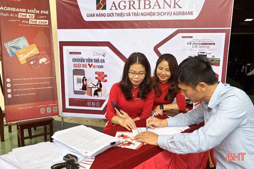 Agribank Hà Tĩnh: Xây dựng kỹ năng sử dụng ngân hàng điện tử cho người dân