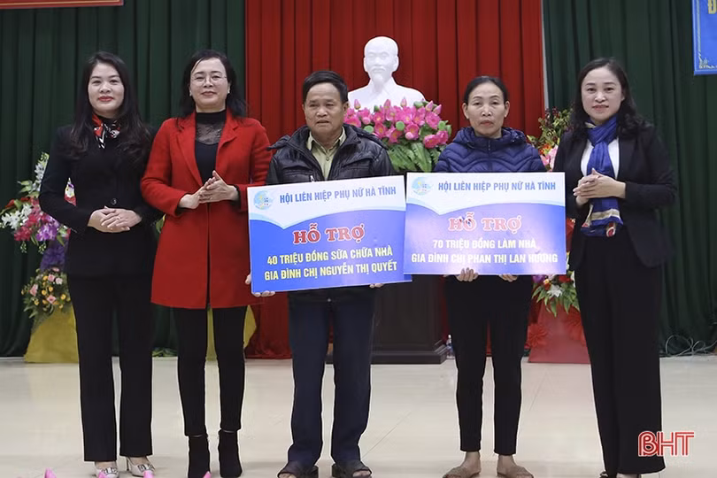 Hội LHPN Hà Tĩnh hỗ trợ xã Hà Linh hơn 290 triệu đồng xây dựng nông thôn mới