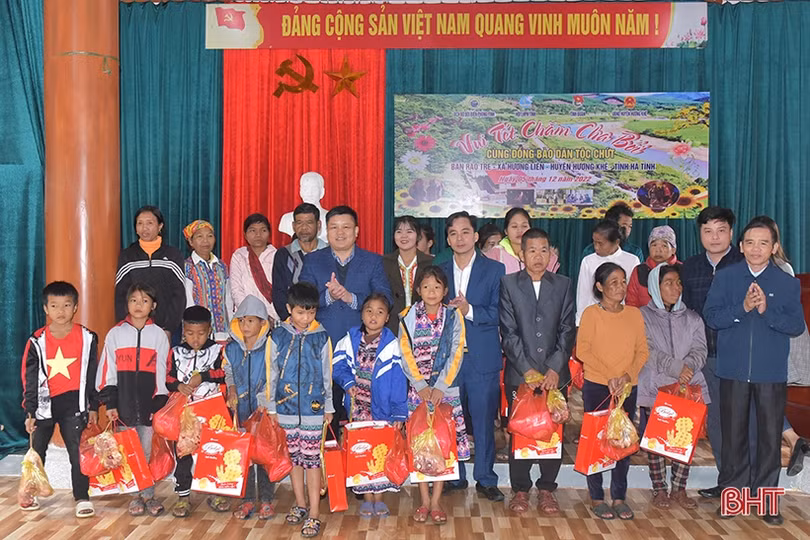 Bà con dân tộc Chứt vui Tết Chăm Cha Bới