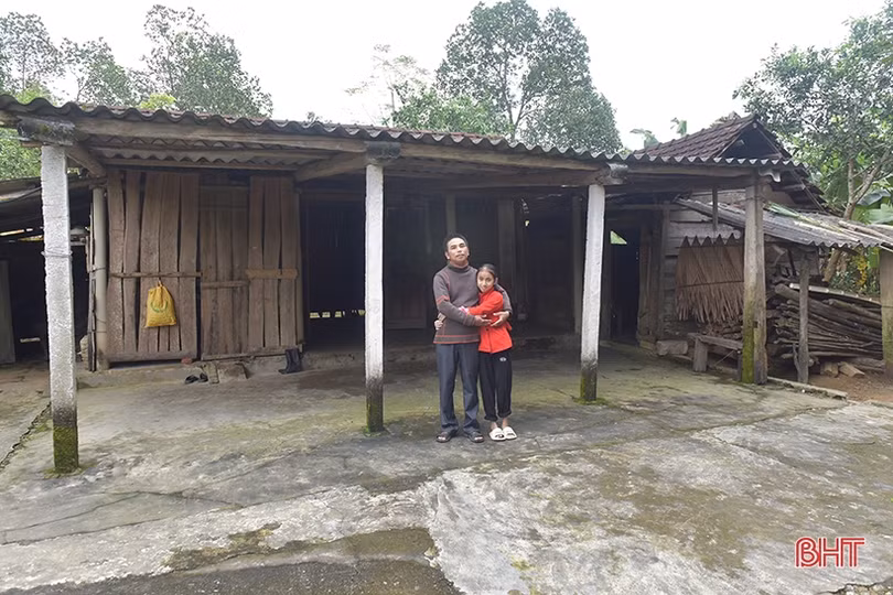 MS2219: Cuộc sống bế tắc của người cha mắc bệnh teo não nuôi 2 con ở Hương Khê