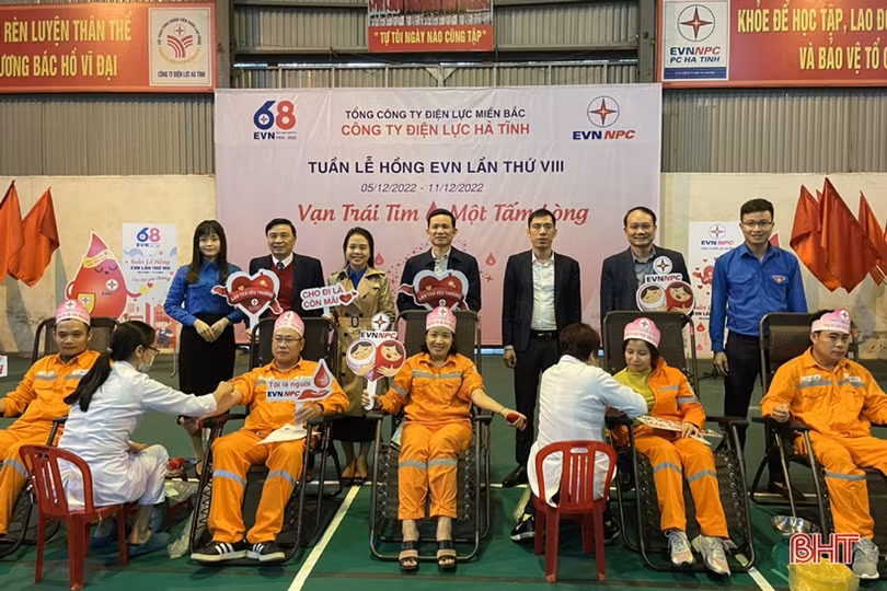 Công ty Điện lực Hà Tĩnh hiến tặng 100 đơn vị máu trong “Tuần lễ hồng EVN”