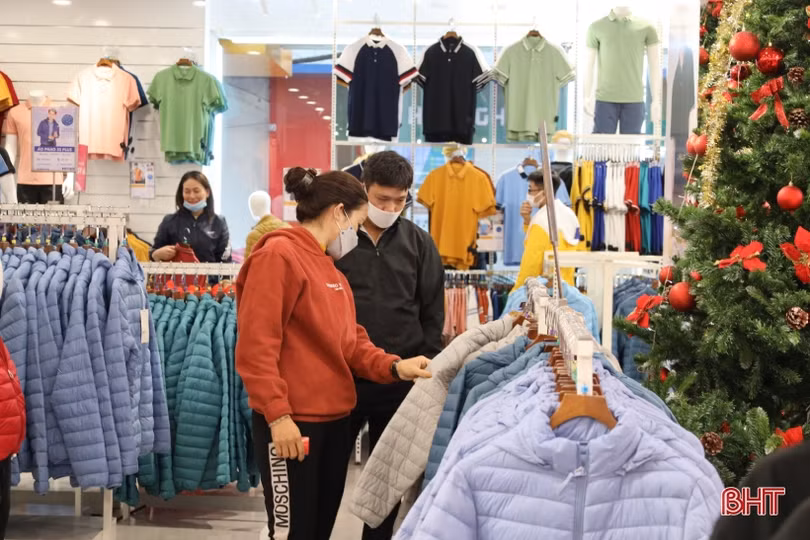 Sôi động thị trường quần áo mùa đông