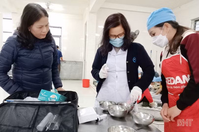 Xử lý vi phạm ATVSTP dịp cuối năm: Cần cả cơ quan chức năng và người dân vào cuộc!