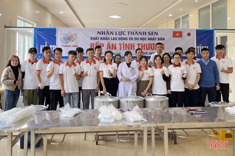 Trao gần 1.000 suất ăn cho bệnh nhân và người nhà tại BVĐK tỉnh Hà Tĩnh