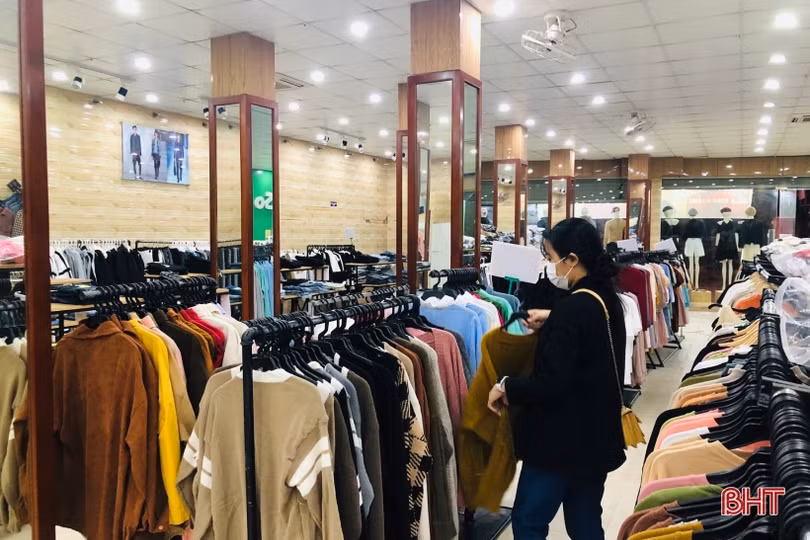 Sôi động thị trường quần áo mùa đông
