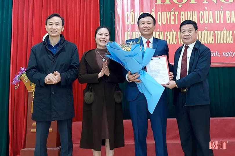 Công bố quyết định bổ nhiệm Hiệu trưởng Trường Trung cấp Kỹ nghệ Hà Tĩnh