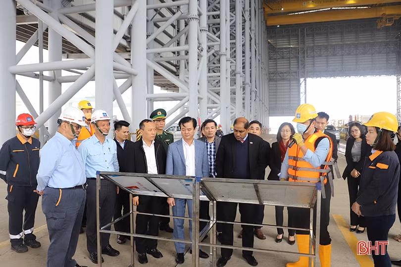 Đoàn công tác Đại sứ quán nước Cộng hòa Singapore tại Việt Nam thăm KKT Vũng Áng