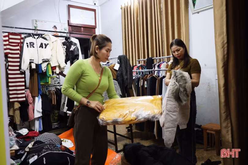 Sôi động thị trường quần áo mùa đông