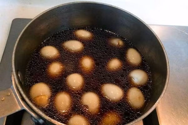 Trứng cút hun khói lạ miệng, cả nhà tấm tắc khen mãi