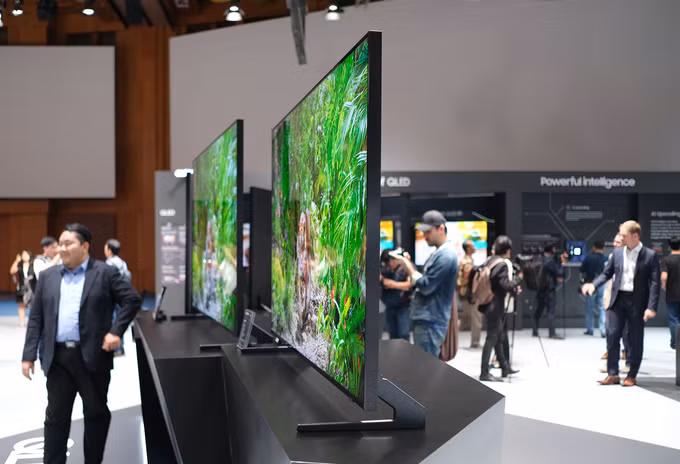 Ảnh thực tế TV QLED 8K giá 2,3 tỷ đồng của Samsung
