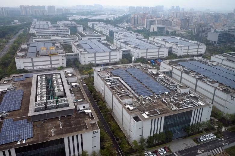 Khám phá khu phức hợp sản xuất được ví như “châu Âu thu nhỏ”của Huawei