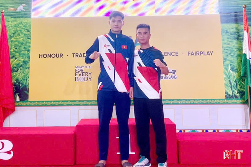 bqbht_br_vdv-hoa-van-thanh-cung-hlv-thanh-cao-nhat.jpg
