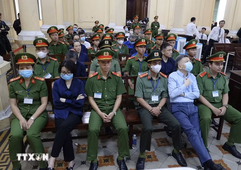 Các bị cáo tại phiên tòa xét xử sơ thẩm vụ án Vạn Thịnh Phát giai đoạn 2. (Ảnh: Thanh Vũ/TTXVN)