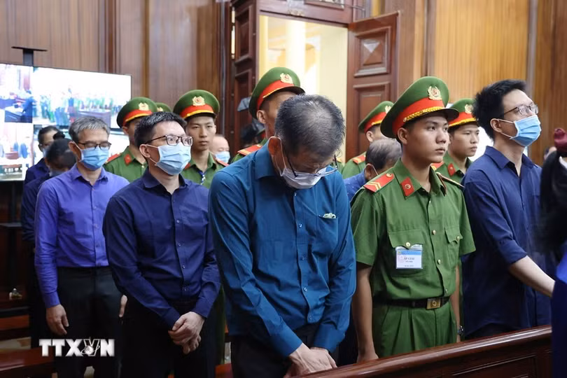 Các bị cáo tại phiên tòa xét xử sơ thẩm vụ án Vạn Thịnh Phát giai đoạn 2. (Ảnh: Thanh Vũ/TTXVN)
