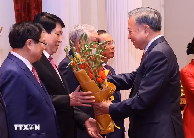 ttxvn-hoi-nghi-gap-mat-uy-vien-bo-chinh-tri-uy-vien-ban-bi-thu-cac-thoi-ky-14jpg.png