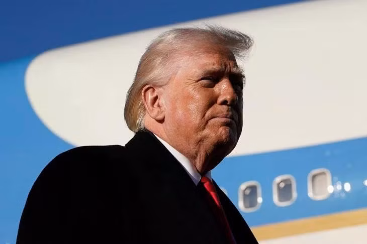 Sau khi chỉ trích ông Obama, Tổng thống Trump đã chỉ đạo các cơ quan liên bang giải mật hồ sơ về người ngoài hành tinh - Ảnh: REUTERS