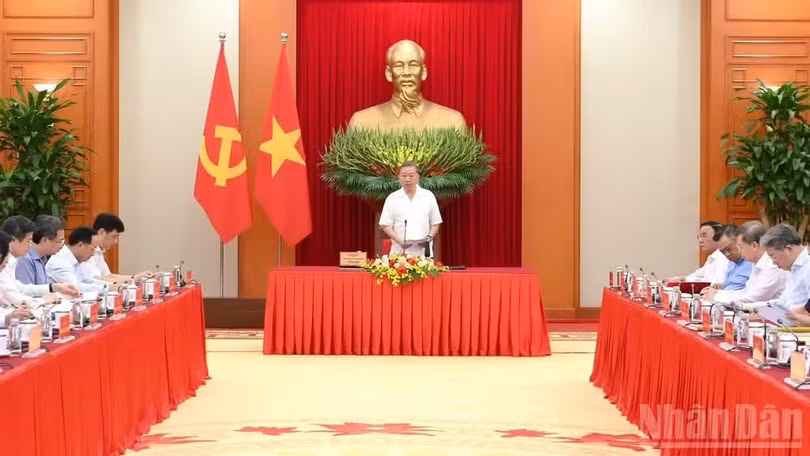 Tổng Bí thư, Chủ tịch nước Tô Lâm chủ trì buổi làm việc với Ban Tổ chức Trung ương về trọng tâm công tác tổ chức xây dựng Đảng theo tinh thần Nghị quyết Đại hội XIV của Đảng diễn ra chiều 3/6, tại Trụ sở Trung ương Đảng. (Ảnh: ĐĂNG KHOA)