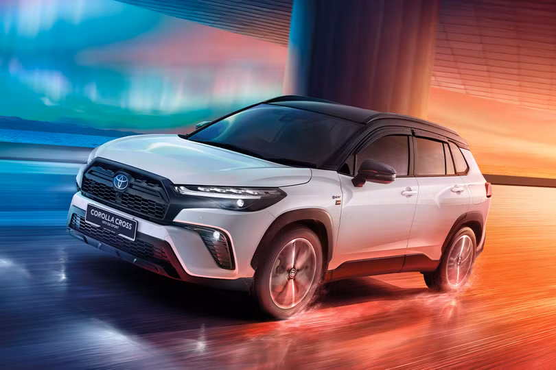 Trước đó, hãng xe Nhật Bản cũng đã giới thiệu phiên bản thể thao Toyota Corolla Cross GR Sport tại một số quốc gia châu Á như Thái Lan, Malaysia, Đài Loan... với thiết kế khác biệt so với thị trường châu Âu.