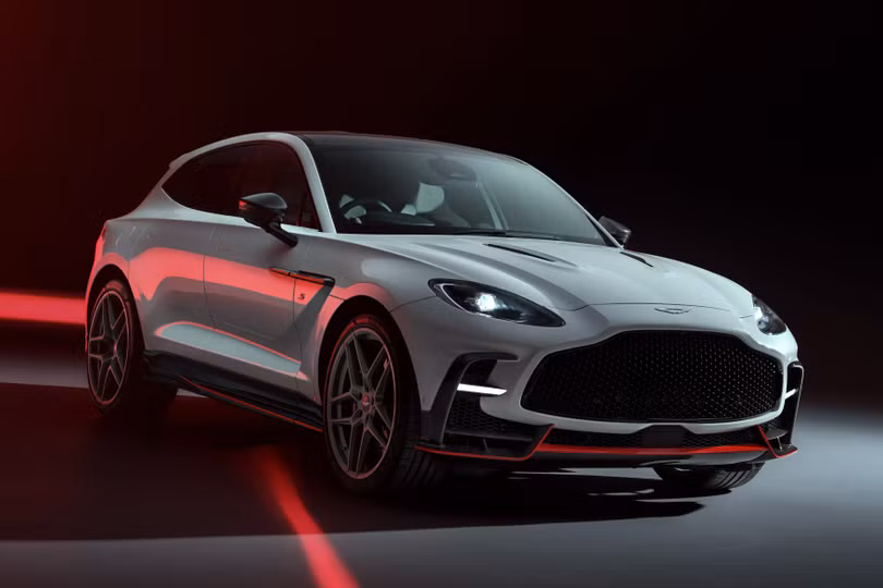 Aston Martin vừa giới thiệu phiên bản hiệu năng cao DBX S, kế thừa truyền thống đặt ký hiệu "S" từ mẫu DB3S năm 1953. Mẫu SUV này được nâng cấp cả về thiết kế lẫn hiệu suất vận hành, đồng thời thay thế vị trí đầu bảng của DBX707.