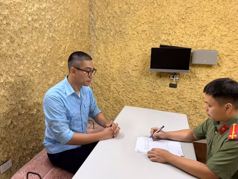 Cơ quan An ninh điều tra Công an TP Hà Nội lấy lời khai của Trần Việt Anh.