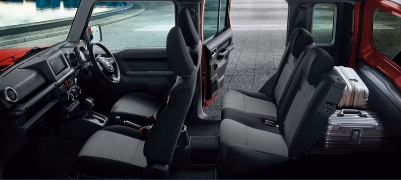 Thiết kế 5 cửa, với chiều dài tăng lên giúp mẫu Jimny Nomade có lòng xe rộng rãi hơn (Ảnh: Suzuki).