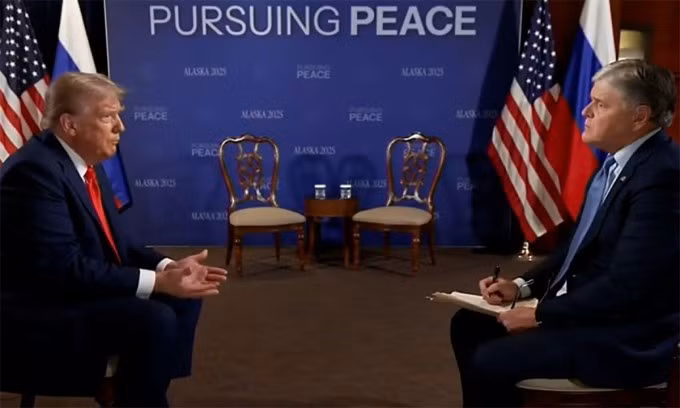 Tổng thống Trump và phóng viên Sean Hannity trong cuộc phỏng vấn ngày 15/8. Ảnh: Fox News