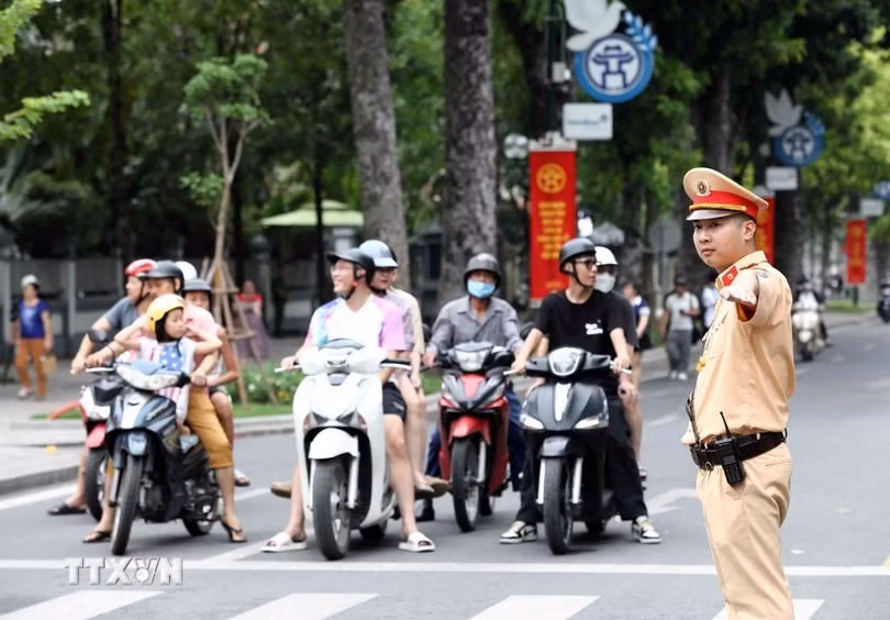 ttxvn-canh-sat-giao-thong-ha-noi.jpg