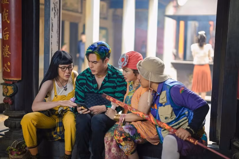 Từ trái qua phải: Uyển Ân, Lê Dương Bảo Lâm, Lê Giang và Trấn Thành là "bộ tứ báo thủ" trong phim (Ảnh: Nhà phát hành).