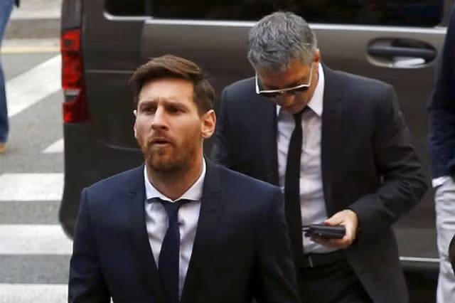 Messi lại rơi vào cảnh "đáo tụng đình".