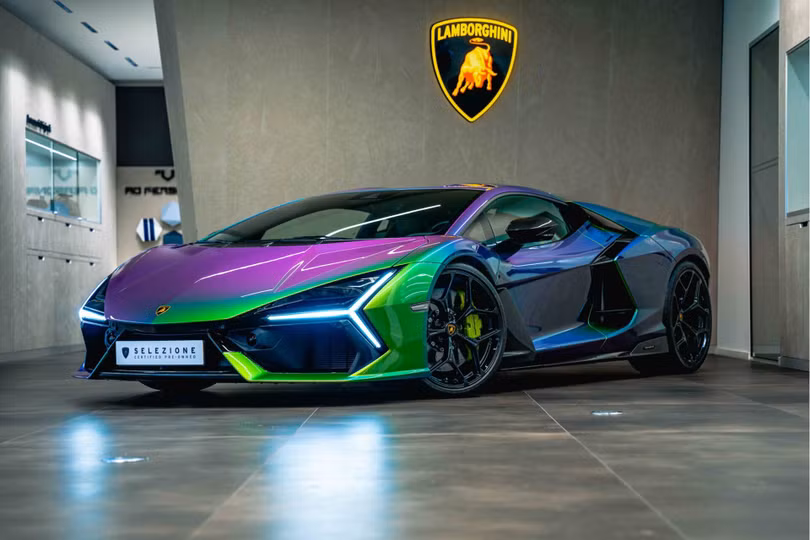 Một đại lý siêu xe tại Hà Lan vừa rao bán chiếc Lamborghini Revuelto đã qua sử dụng. Điểm nổi bật của chiếc xe là sở hữu nhiều tùy chọn Ad Personam hiếm gặp.