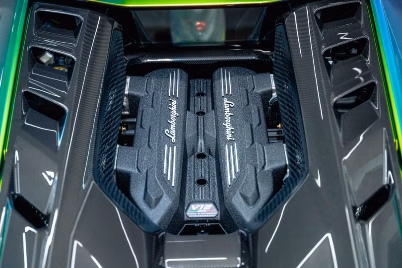 Lamborghini Revuelto vẫn được trang bị động cơ hút khí tự nhiên V12 dung tích 6.5L mã L545 hoàn toàn mới, công suất tối đa 825 mã lực và mô-men xoắn 725 Nm.