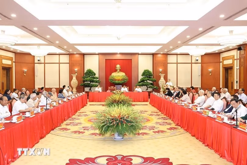 Bộ Chính trị gặp mặt Lãnh đạo, nguyên Lãnh đạo Đảng, Nhà nước. (Ảnh: Trí Dũng/ TTXVN)