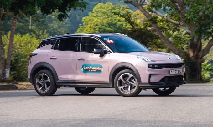 Lynk &amp; Co 06 trong hành trình đánh giá của giám khảo Car Awards 2024. Ảnh: MInh Quân