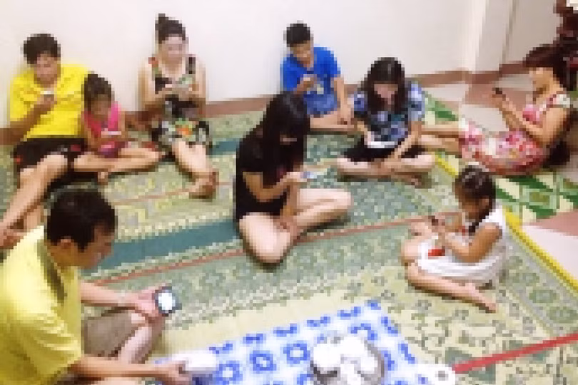 me-smartphone-thanh-vien-gia-dinh-ngai-giao-tiep-1468814378781-1481185124363.png