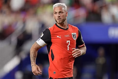 Lão tướng Arnautovic ghi dấu giầy ở 2 bàn thắng của Áo