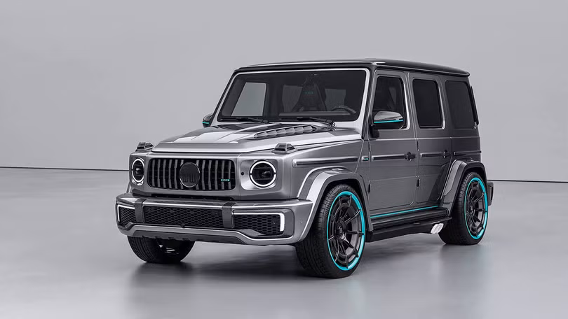 Nhằm tri ân hơn 10 năm thi đấu cho đội đua Mercedes của huyền thoại F1 Lewis Hamilton, hãng độ HOF Manufaktur (trước đây là Hofele) đã ra mắt gói độ Sir Class dựa trên mẫu Mercedes-AMG G 63.