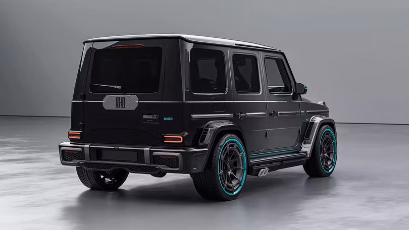 Tên gọi của chiếc xe được lấy từ tước hiệu "Sir" của tay đua này khi vào năm 2021, Lewis Hamilton đã được Thái tử Charles (nay là Vua Charles III) phong tước Hiệp Sĩ.