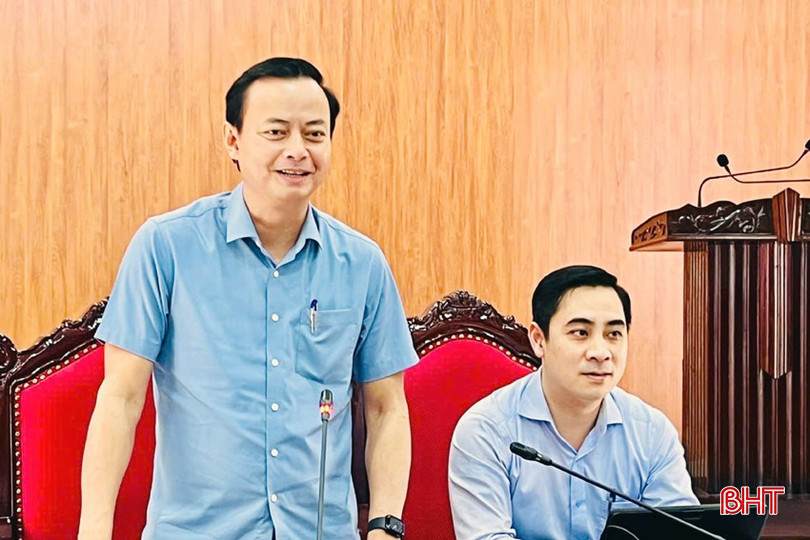 Trưởng ban Tuyên giáo và Dân vận Tỉnh ủy Hà Văn Hùng phát biểu tại buổi làm việc.