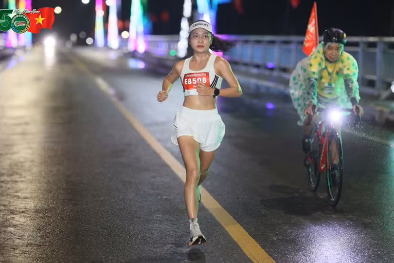 1-vdv-tran-thi-lam-hcb.jpg