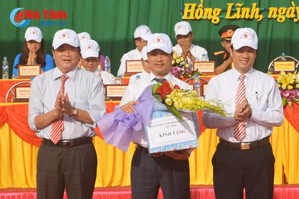 soi noi le khai mac dai hoi the duc the thao thi xa hong linh