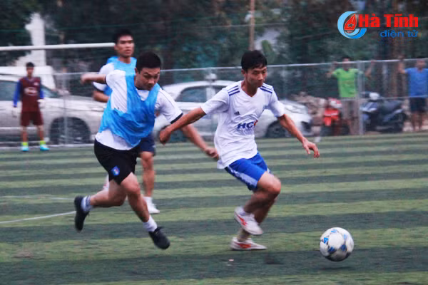 16 doi bong tranh tai cup phu quang 2017