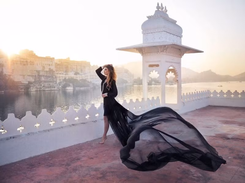 thieu nu long lay vay ao to diem cho canh dep khap the gioi
